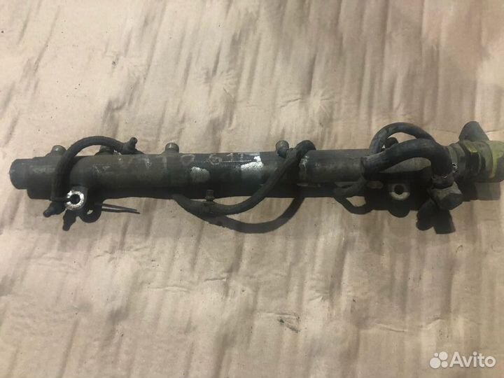 Топливная рампа Mercedes Vito OM646 0445214038