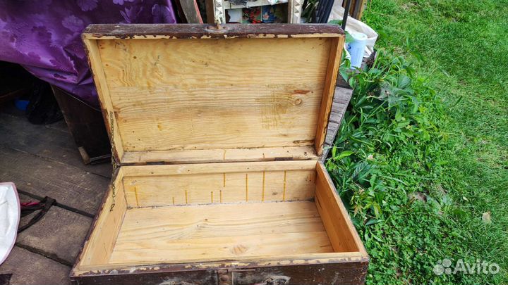 Старинный деревянный антикварный чемодан