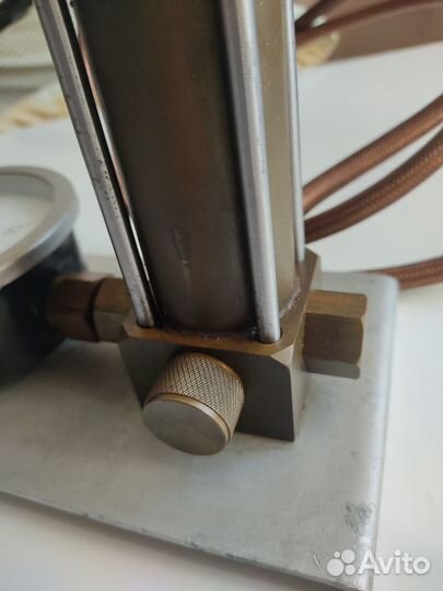 Стенд для настройки манометров