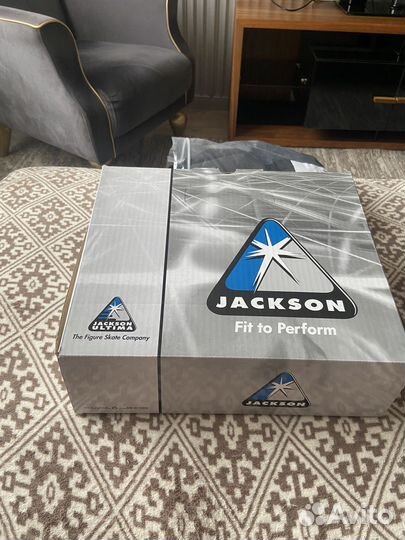 Фигурные коньки jackson
