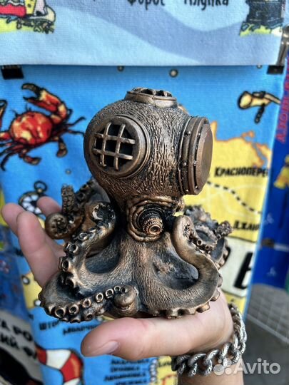 Осминог в шлеме водолазном