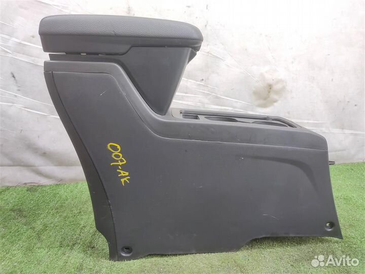 Консоль центральная с подлокотником Opel Antara 2