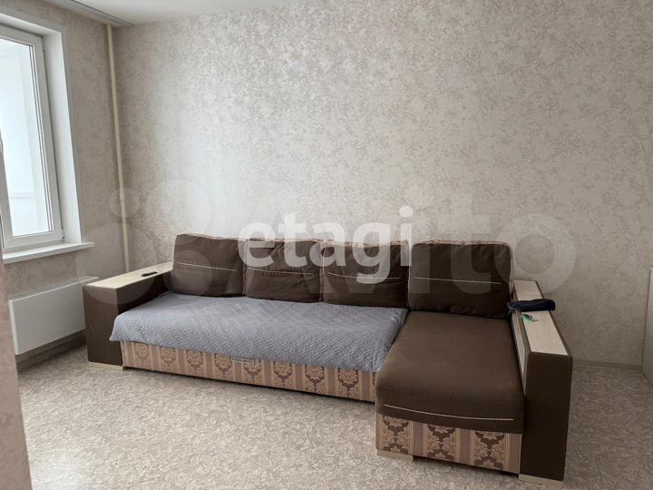 2-к. квартира, 42 м², 3/19 эт.