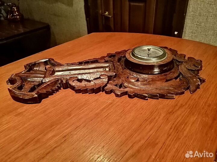 Старинный барометр