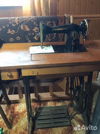 Швейная машина Подольск с тумбой