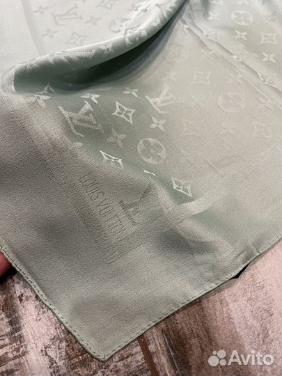 Шелковый однотонный платок LV мятный тонкий