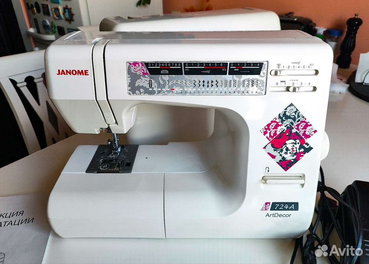 Швейная машина Janome 724A