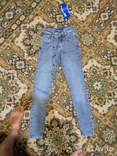 Джинсы и платье Karl