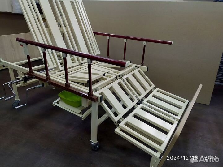 Кровать медицинская механическая для лежачих