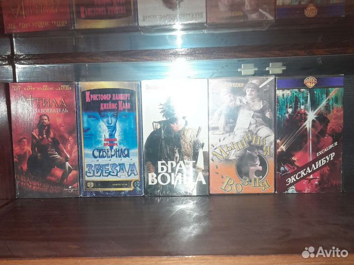 Видео кассеты с фильмами и мультфильмами