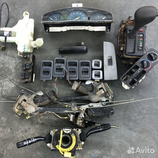 Toyota starlet ручка.кнопка.замок.панель