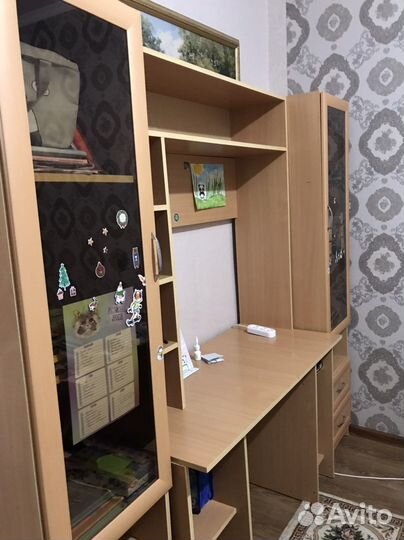 Письменный стол со шкафчиками