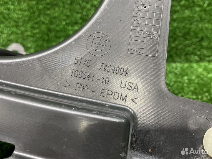 Защита днища правая BMW X7 G07