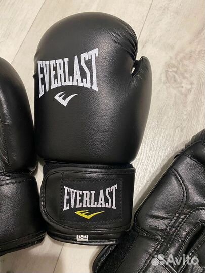 Боксерские перчатки Everlast