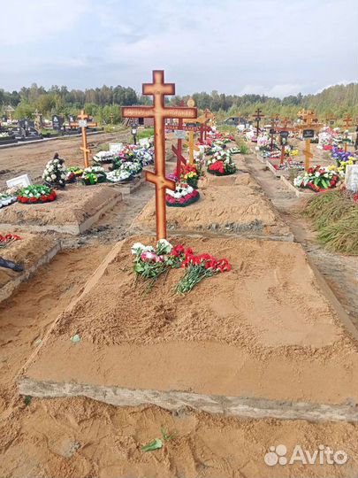 Ритуальный агент, гробы, кресты, венки, таблички