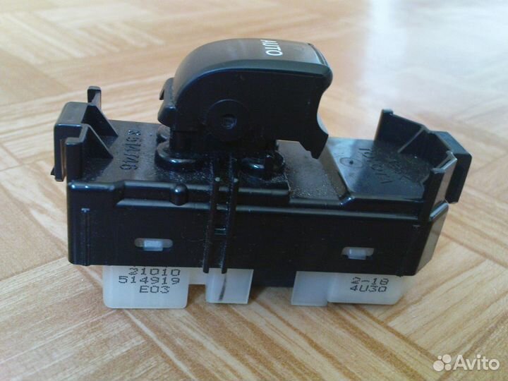 Кнопка стеклоподъемника Toyota