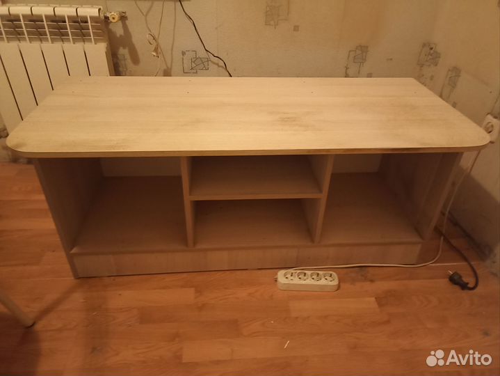 Столик под телевизор