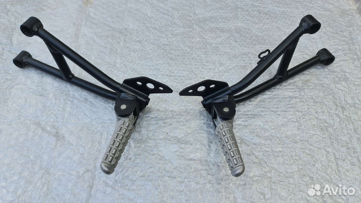 Ducati Hypermotard 950 Задняя Подножка в Сборе