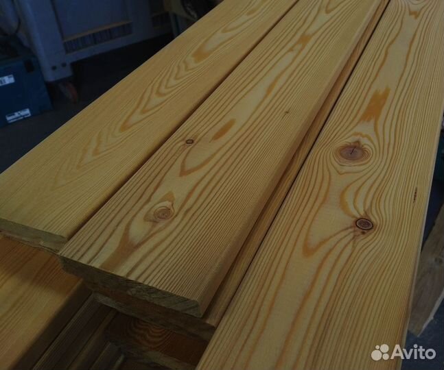 Строганная лиственница: доски 55x125 мм, равномерные размеры