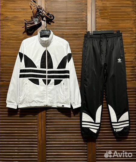 Спортивный костюм adidas