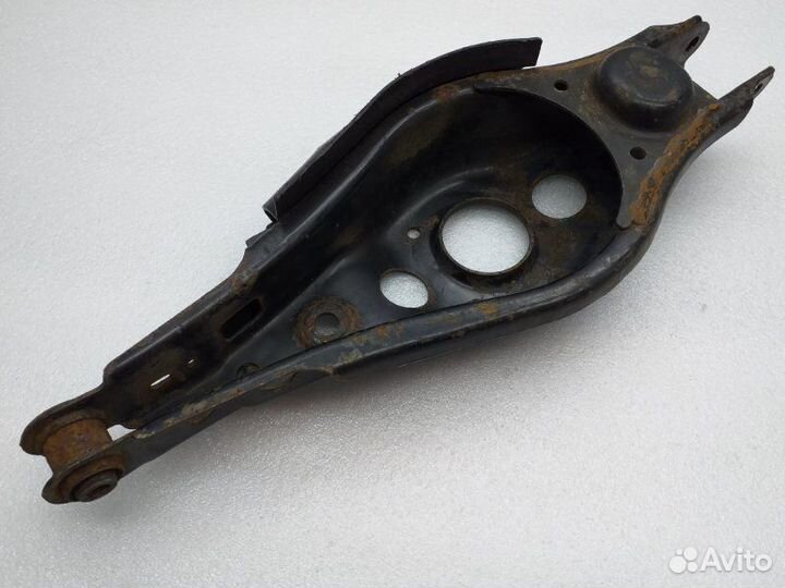 Рычаг подвески задний правый Toyota Rav4 ZSA42