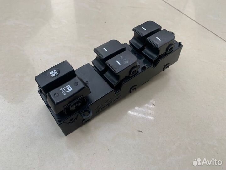 Блок управый стеклоподъемниками Kia Soul G4FG 2012