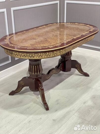 Стол и стулья в гостиную. В наличии