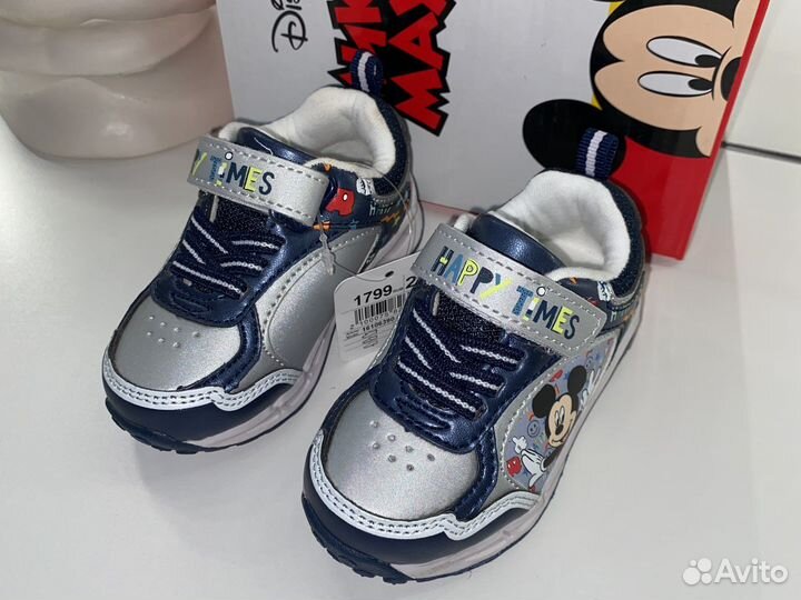 Кроссовки новые для мальчика 20