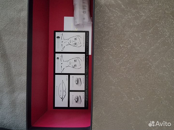 Набор кистей Guerlain в тубусе