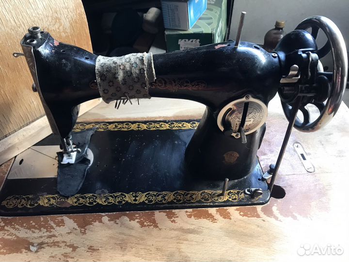 Машина швейная СССР ножная