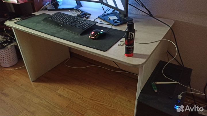 Письменный/Компьютерный стол белый