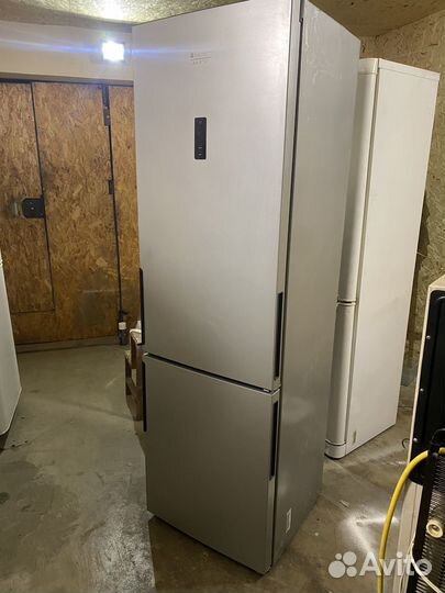 Холодильник хотпоинт аристон