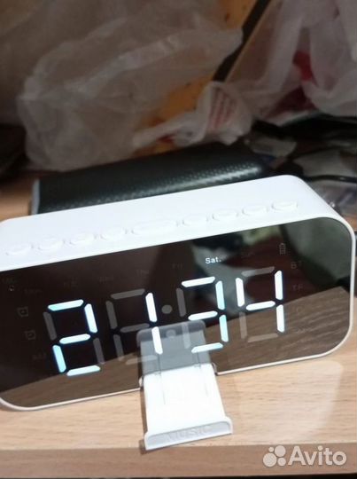 Часы на тумбочку