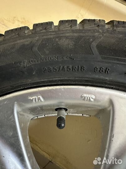 Triangle Snowlink TWT02 235/45 R18