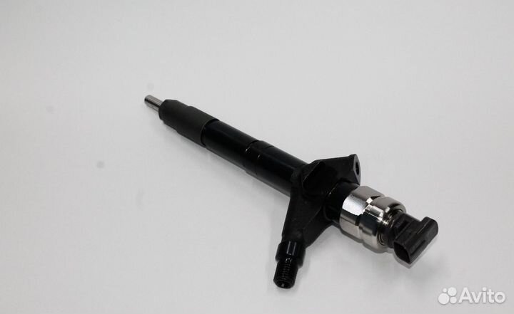 Форсунка топливная Denso 16600-EB30