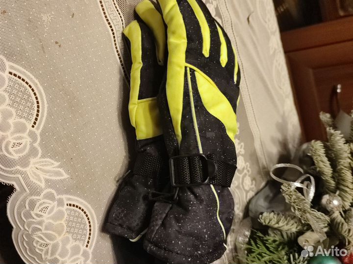 Горнолыжные перчатки