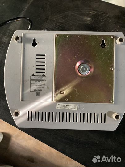 Стабилизатор напряжения настенный