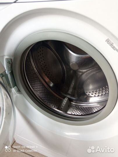 Стиральная машина узкая в рабочем состоянии