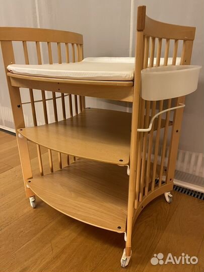 Педенальный столик stokke