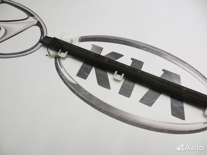 Молдинг стекла задний левый Honda Accord 8