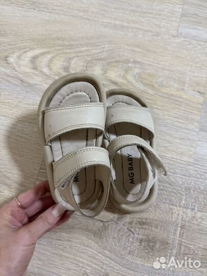 Сандалии для девочки