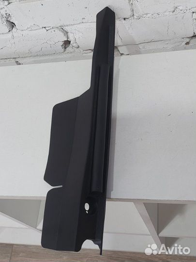 Накладка уплотнительная под капот левая Toyota