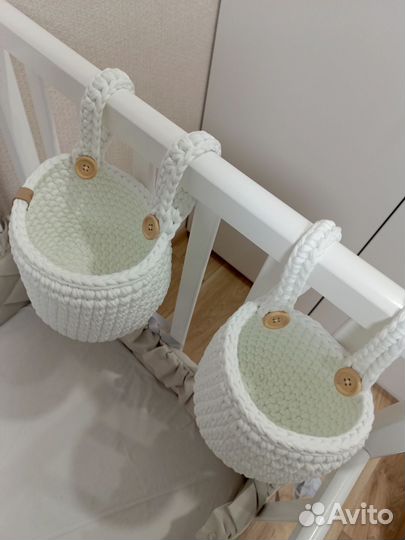 Корзинки кармашки на кроватку вязанные 2 шт