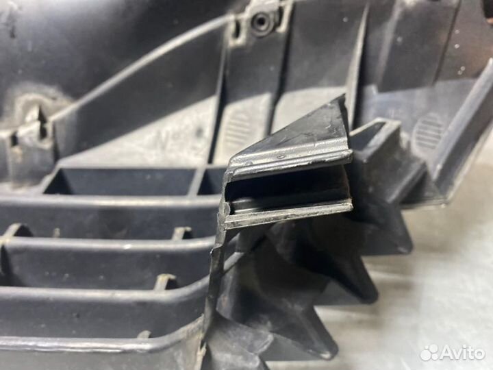 Решетка радиатора Renault Laguna Ii 2001-2008 1.9