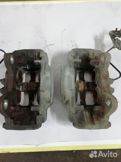 Супорта передние Toyota Fortuner 2 Hilux 8