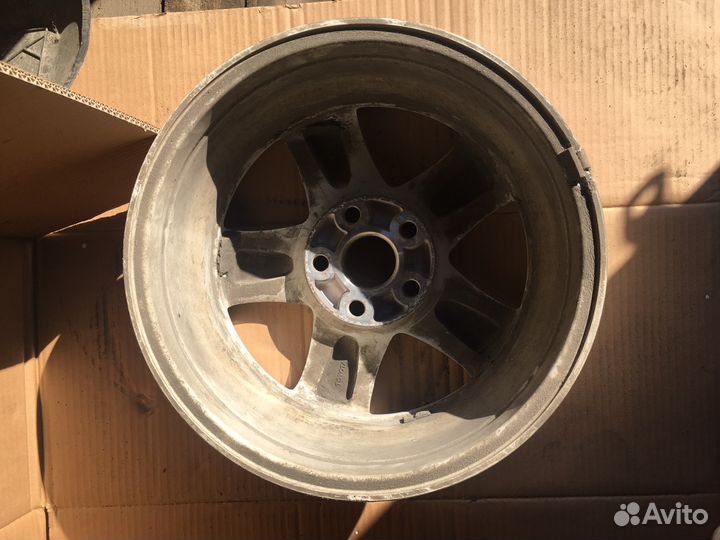 Продам литой диск R16 от Toyota Camry оригинальный