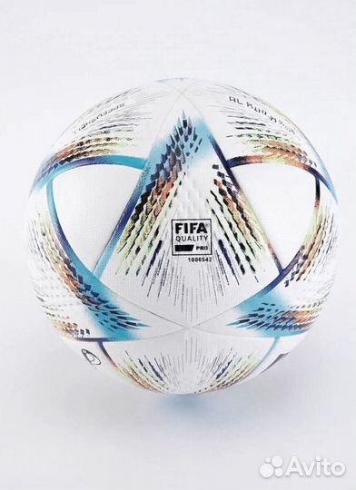 Футбольный мяч играть