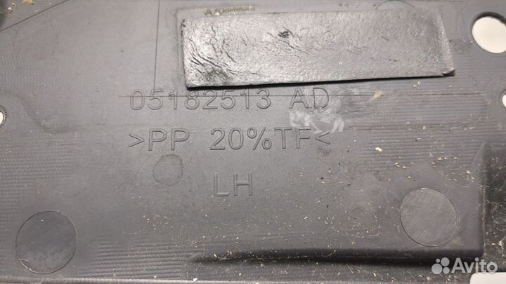 Накладка замка капота Dodge Durango