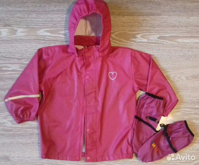 Дождевик и варежки