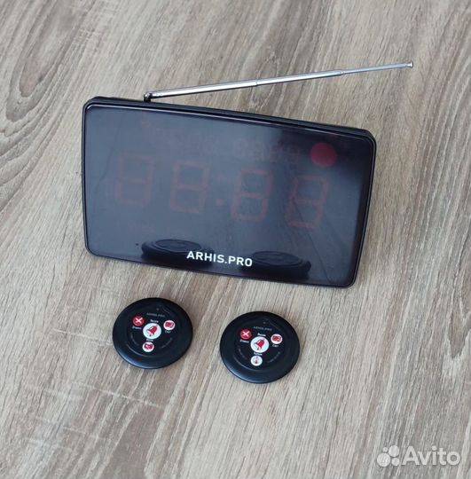 Табло отображения вызова на русском, кнопка вызова